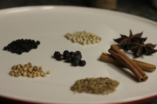 Featured image for Pražení Semínek: Aktivace Koření pro Maximální Chuť